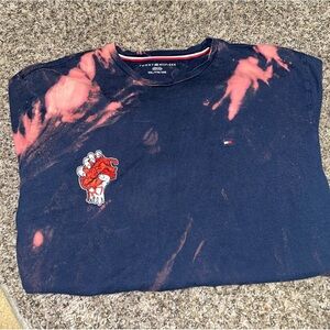 Stylish Men’s XXL Tommy Hilfiger Bleached T-Shirt with Hand Gripping Heart Patch